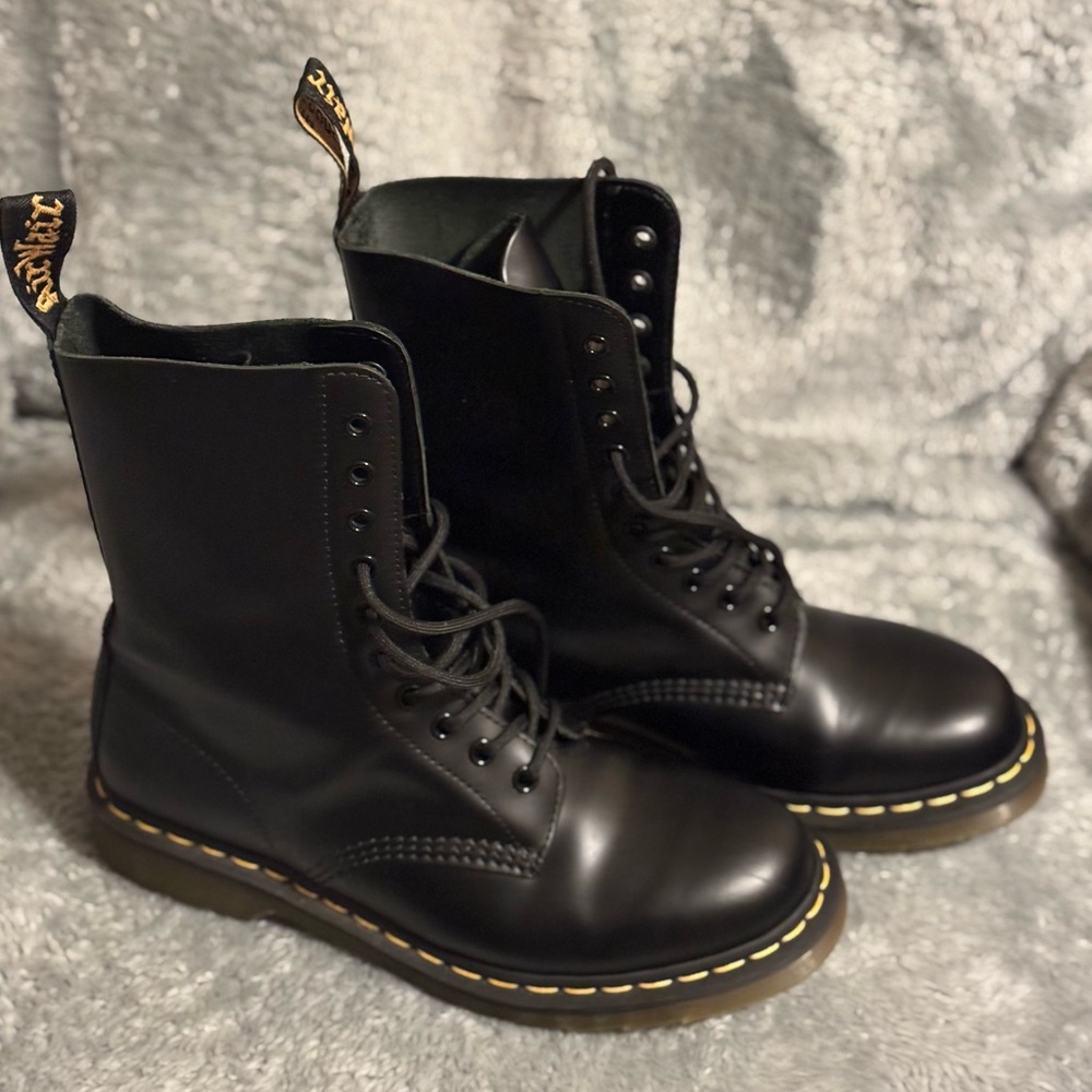 Dr. Martens Women’s 1490 Smooth Leather Mid Calf Boots/ Size 9US Women’s